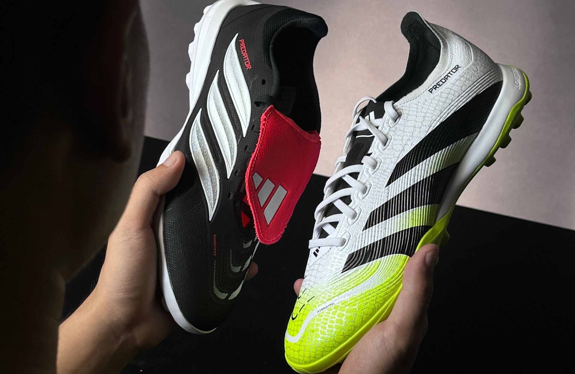 So Sánh Chi Tiết Adidas Predator 25 League TF và Predator 26 League TF: Bản Nâng Cấp Có Thực Sự Đáng Đồng Tiền?