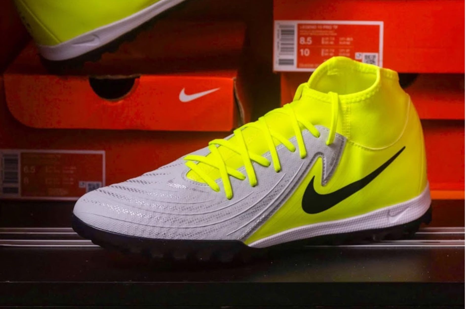 Các mẫu giày Nike Bóng Đá sân cỏ nhân tạo cổ cao.