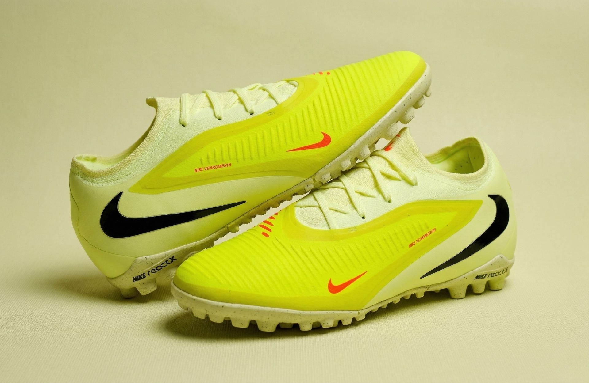 Đánh Giá Nike ReactX Phantom 6 Low Pro TF, mẫu giày Kiểm Soát Bóng Có Thực Sự Đáng Mua?