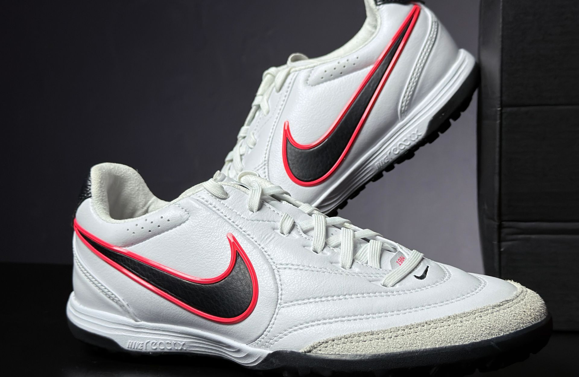 Đánh Giá Nike Tiempo Ligera Pro TF 2026: Siêu Phẩm Cổ Điển Dành Cho Chân Bè Có Thực Sự Như Lời Đồn?