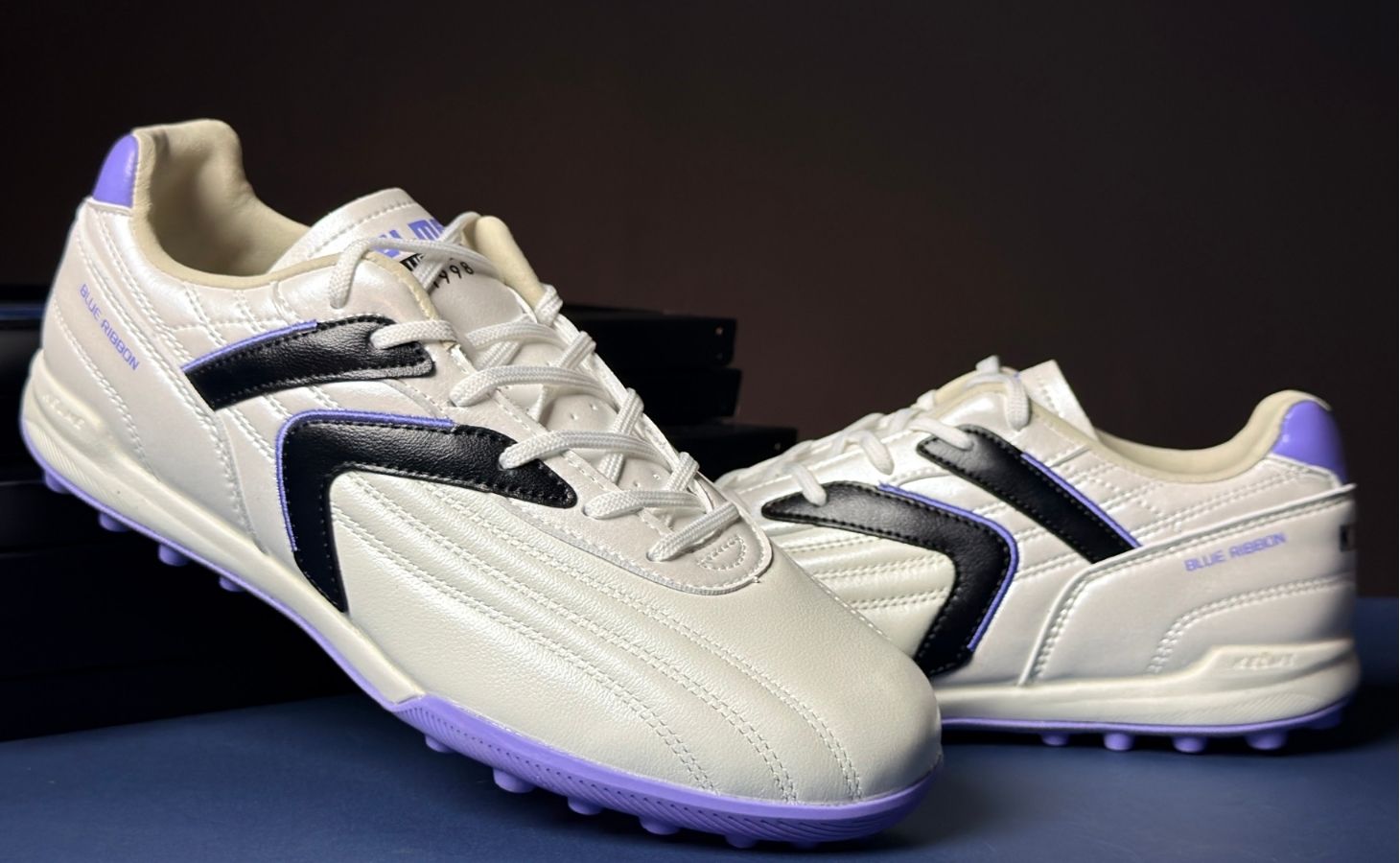 Giày Bóng Đá Kelme TF 8621ZX1451 White/Purple