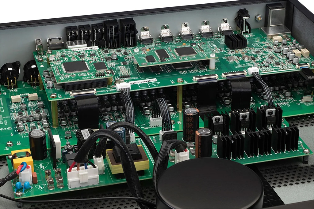 McIntosh ra mắt Bộ Xử Lý AV MX200 hứa hẹn sẽ chinh phục người nghe bằng Công Nghệ Hiệu Chỉnh Phòng Dirac Live với 11,2 kênh âm thanh