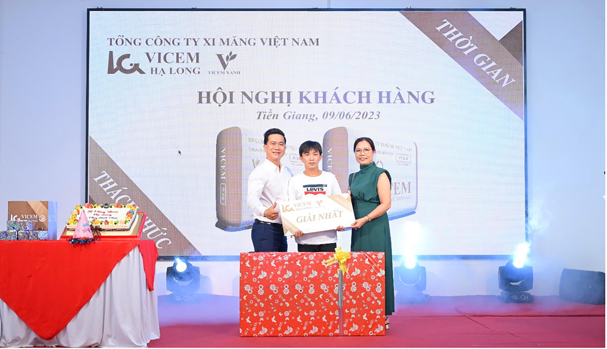 Xi măng Vicem Hạ Long tổ chức Hội nghị Khách hàng tại Gò Công