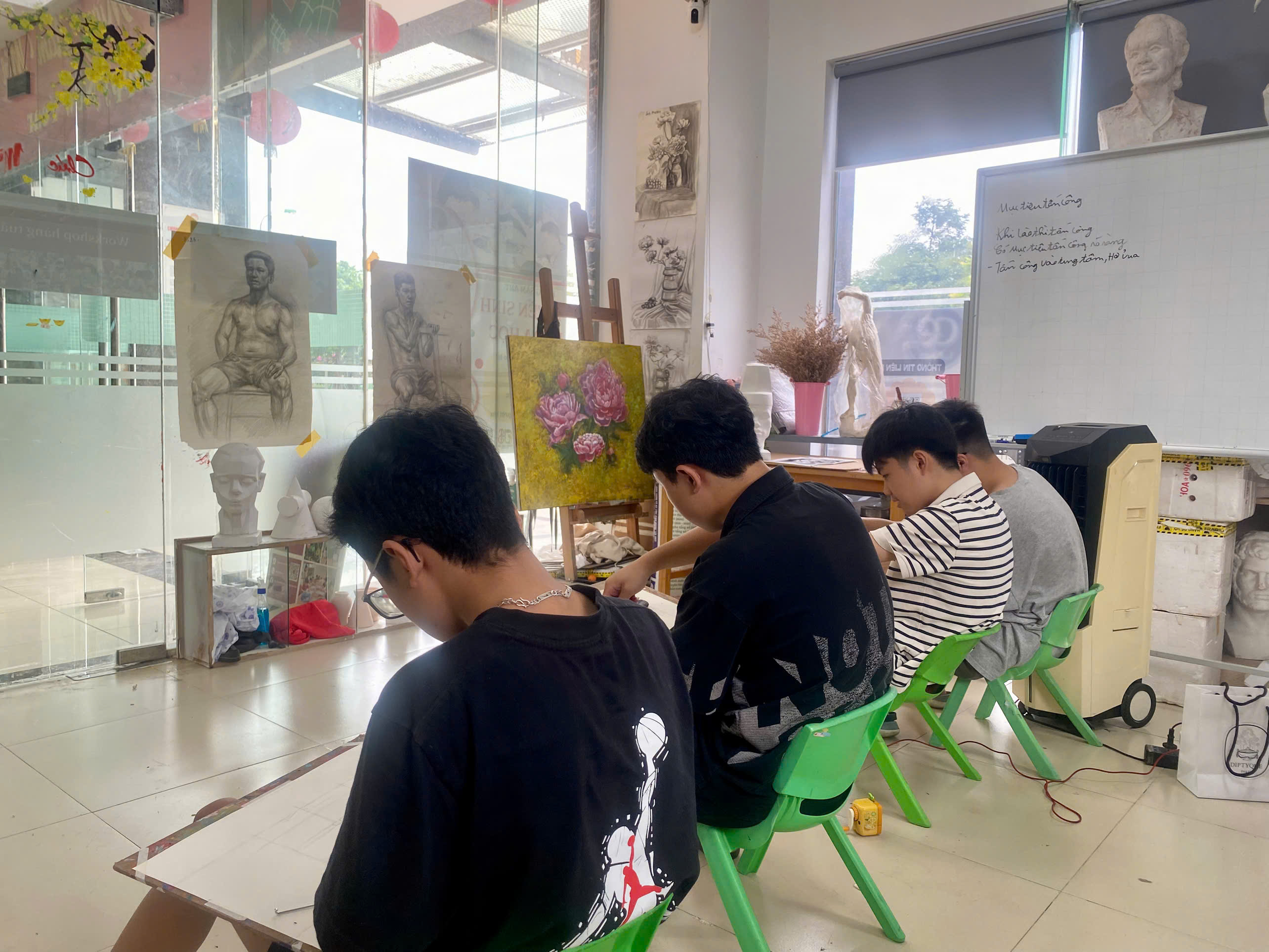 Học vẽ bao lâu thi được đại học mỹ thuật? Lộ trình thực tế cho người mới bắt đầu