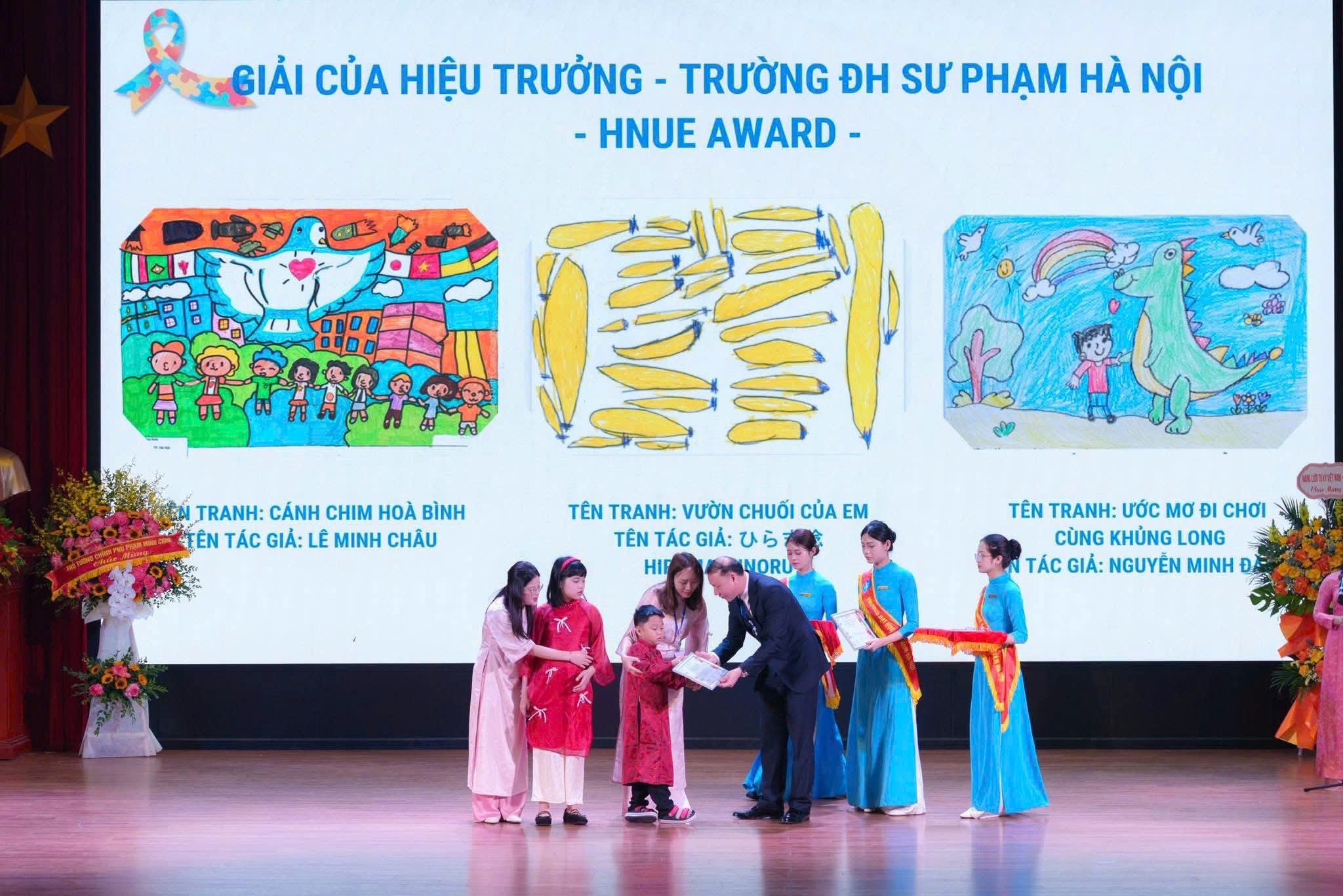 Cậu bé với “vũ trụ khủng long” riêng – Học sinh Mỹ thuật Hồng Sâm đạt giải tại Diễn đàn Châu Á