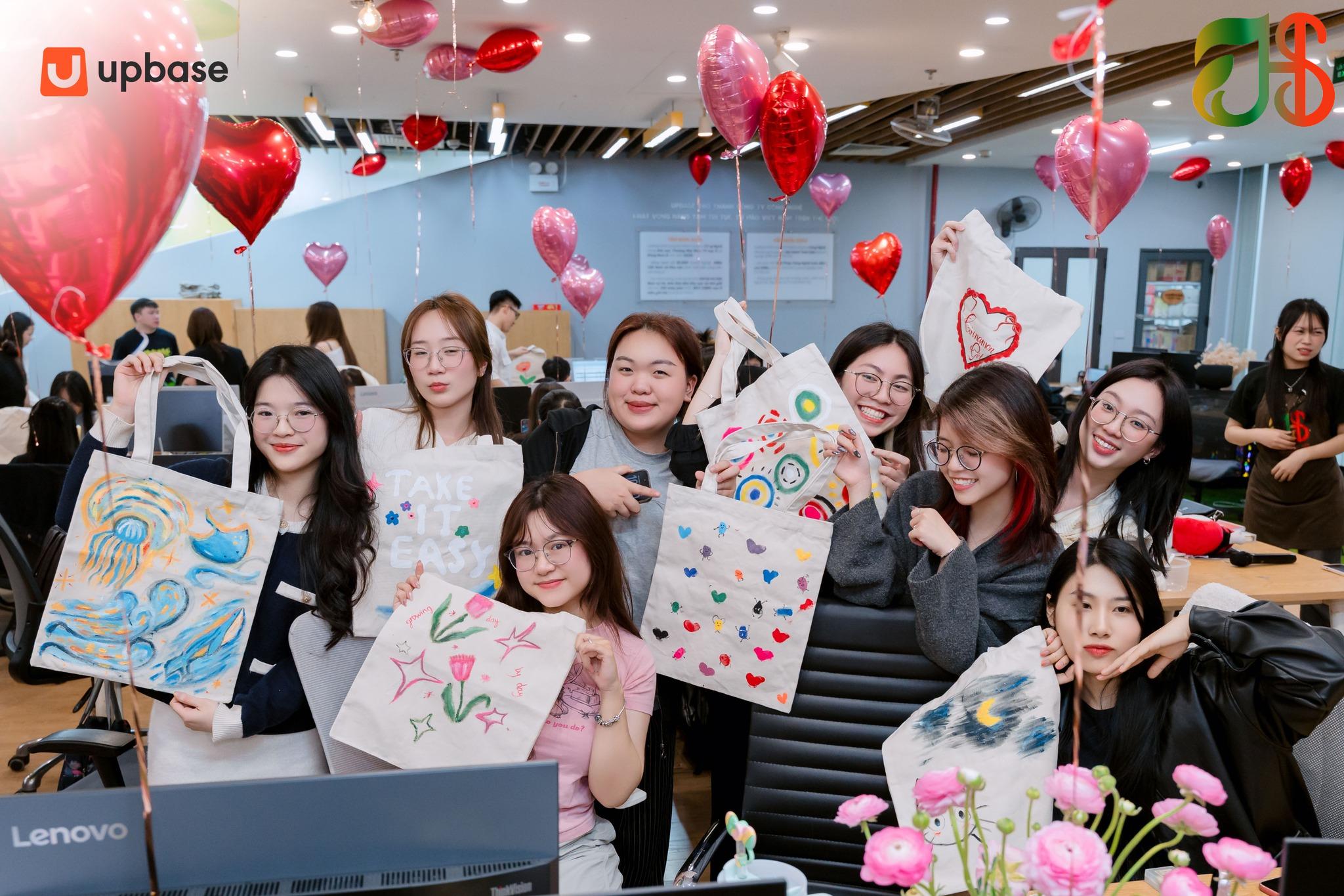 Workshop Trang Trí Túi Vải Canvas Do Mỹ Thuật Hồng Sâm Tổ Chức Tại Up Base Nhân Ngày 8/3