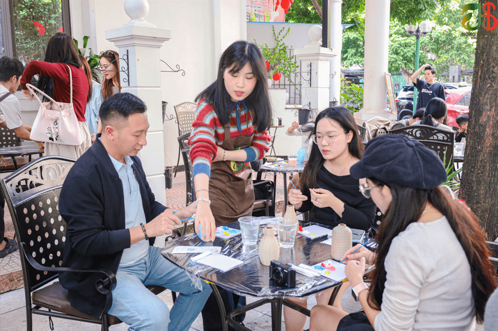 Workshop Vẽ Gốm – Trải Nghiệm Nghệ Thuật Đầy Cảm Xúc Tại Casa Open Space