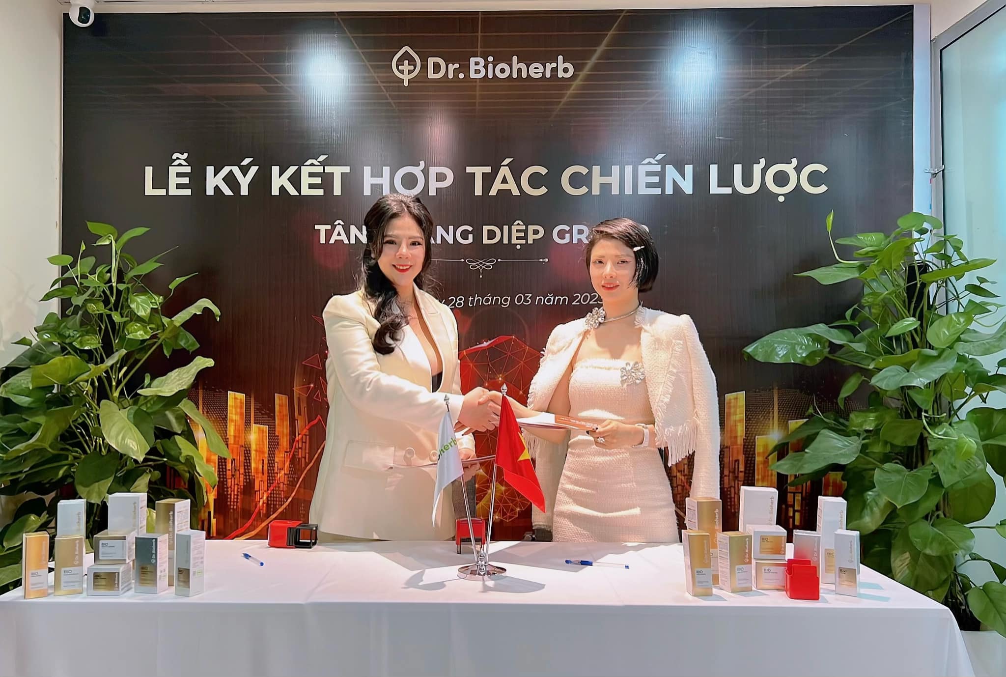 TÂM SỰ CỦA CEO MARIA PHẠM VỀ DÒNG DƯỢC MỸ PHẨM MỚI DR BIOHERB