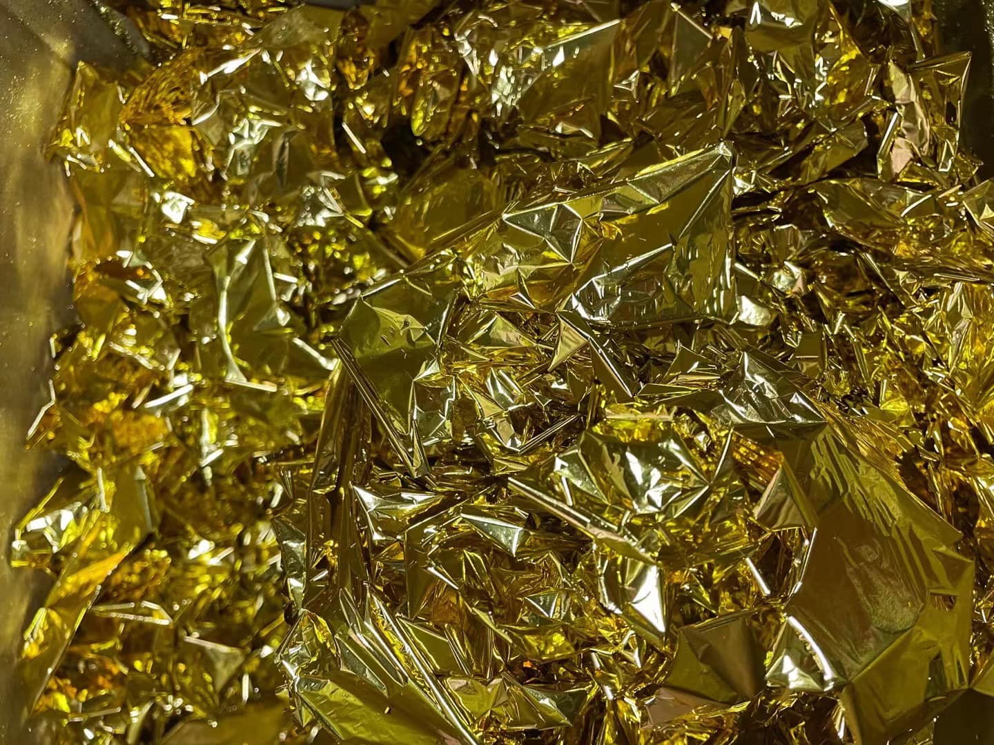 Vàng cuộn dùng trong dát vàng tượng phật, dừa, mỹ nghệ