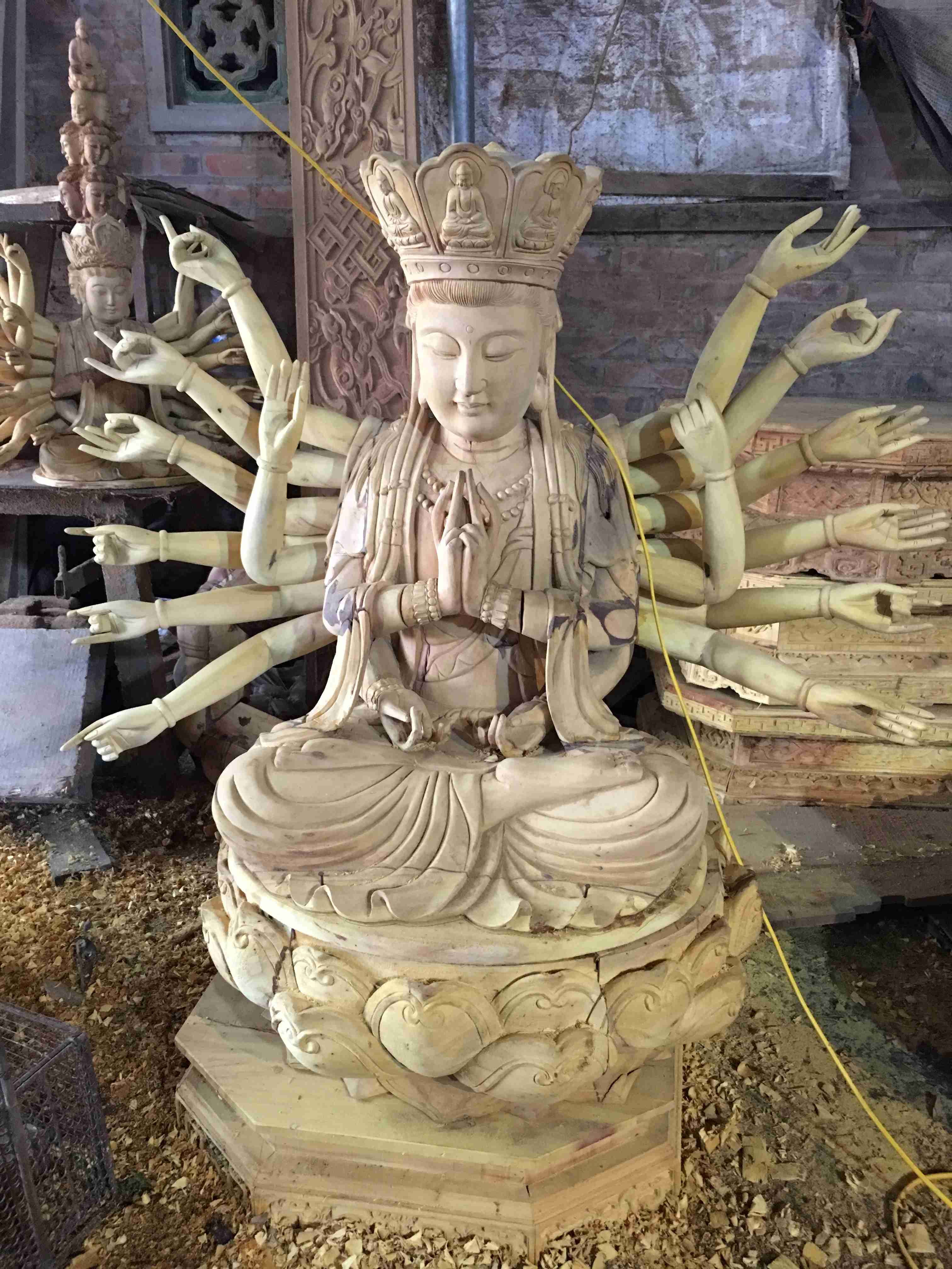 Tượng Phật bà Quan Âm nghìn mắt nghìn tay (thiên thủ thiên nhãn)