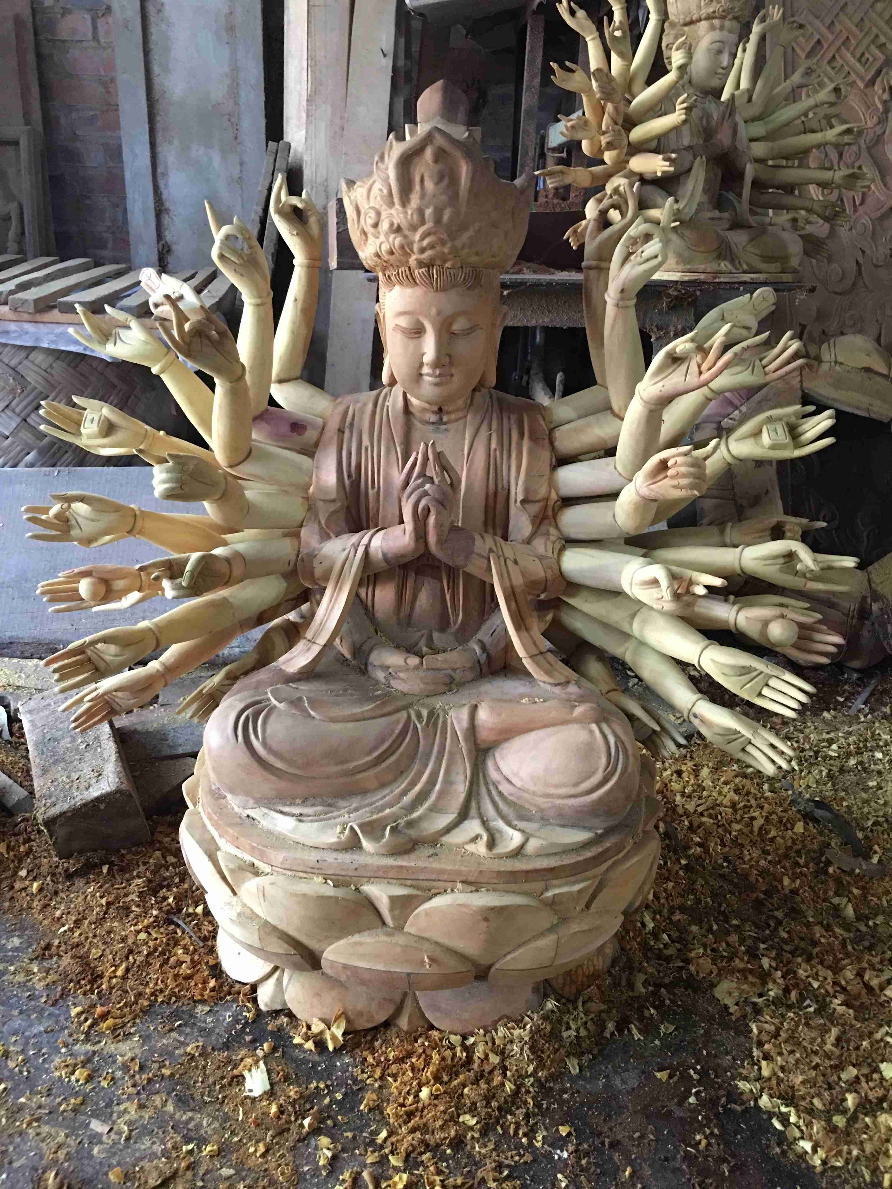 Tượng Phật bà Quan Âm nghìn mắt nghìn tay (thiên thủ thiên nhãn)