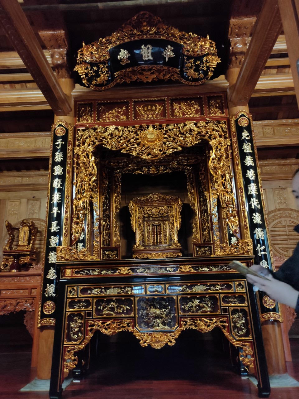 Phòng thờ tổ tuyền thống trang nghiêm PTTT005