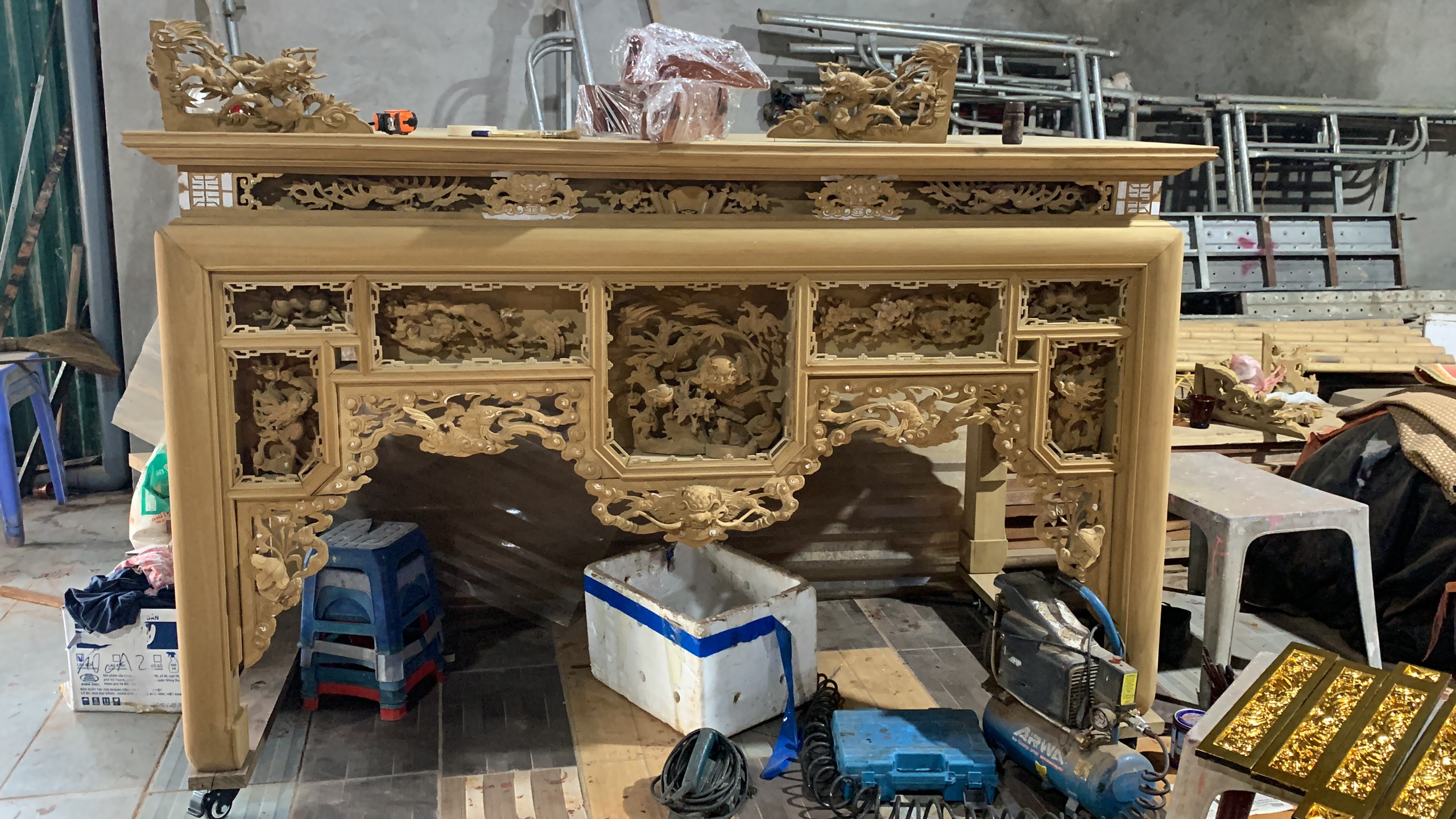 Mẫu Bàn thờ cổ kiểu ô xa