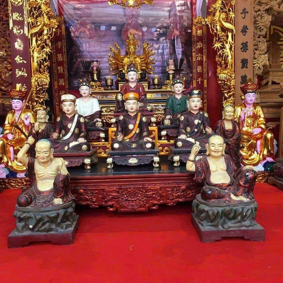 Tượng thờ Ông Hoàng: Ông Hoàng Bảy, Ông Hoàng Bơ, Ông Hoàng Mười