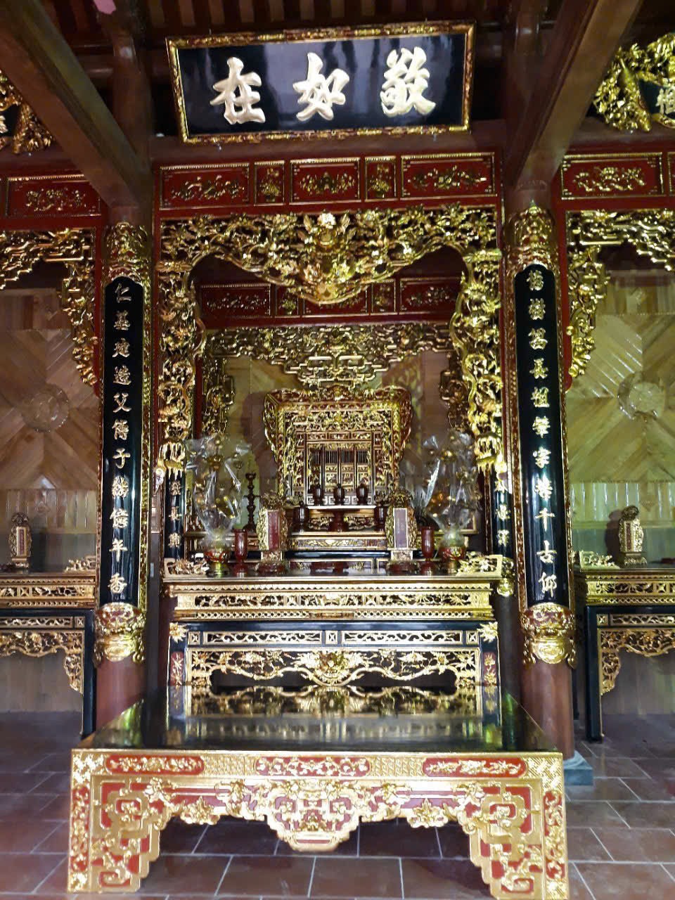 Mẫu phòng thờ truyền thống sơn son thếp vàng MPT004