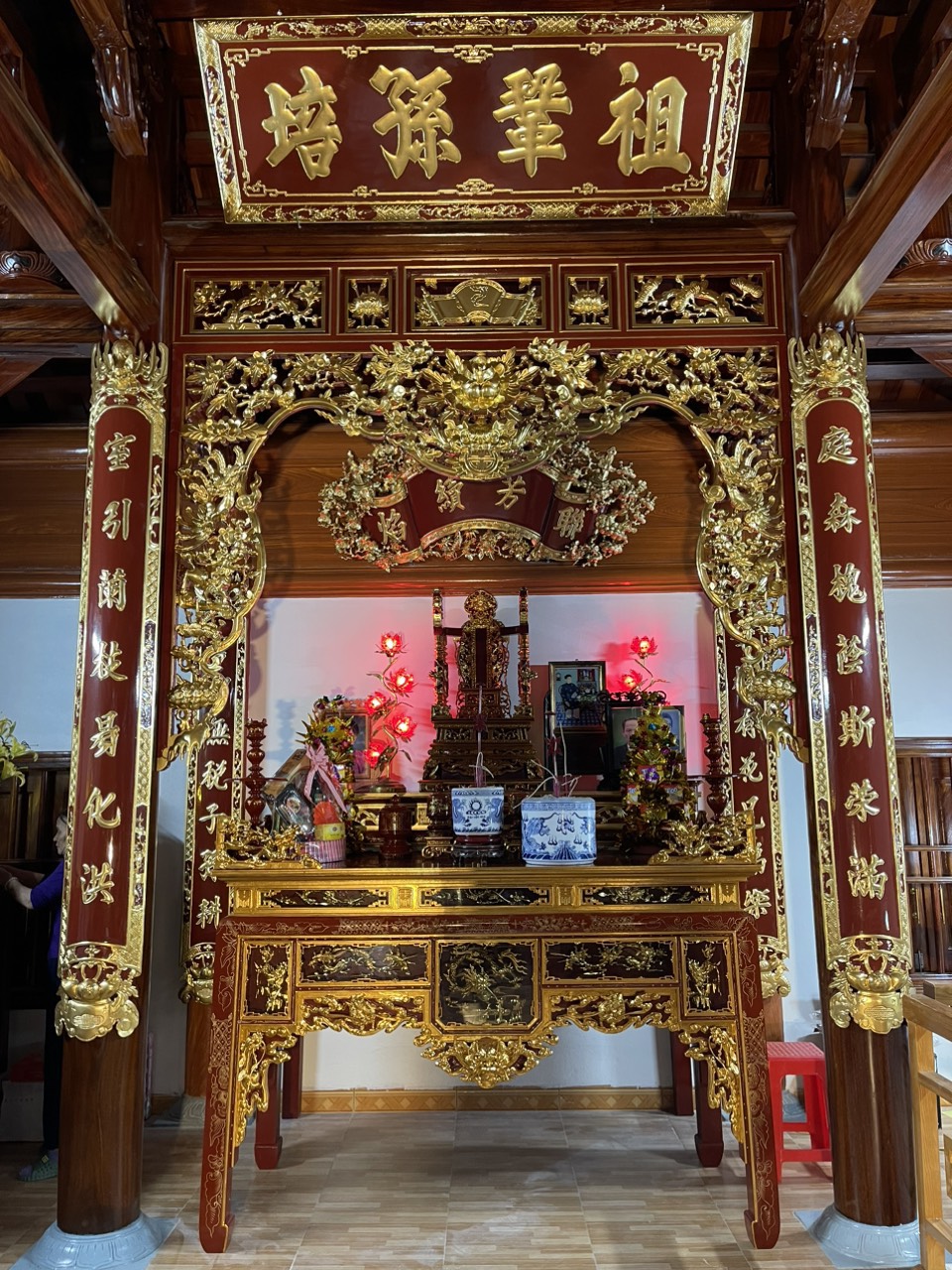 Phòng thờ gia tiên truyền thống PTTT009