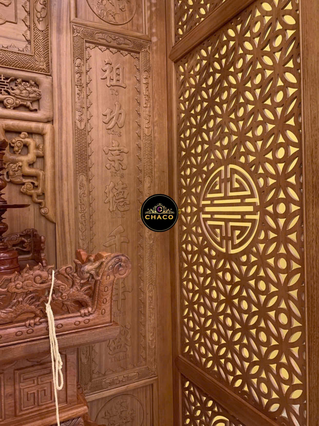 Bộ vách thờ gõ đỏ cổ kính sang trọng BVT01