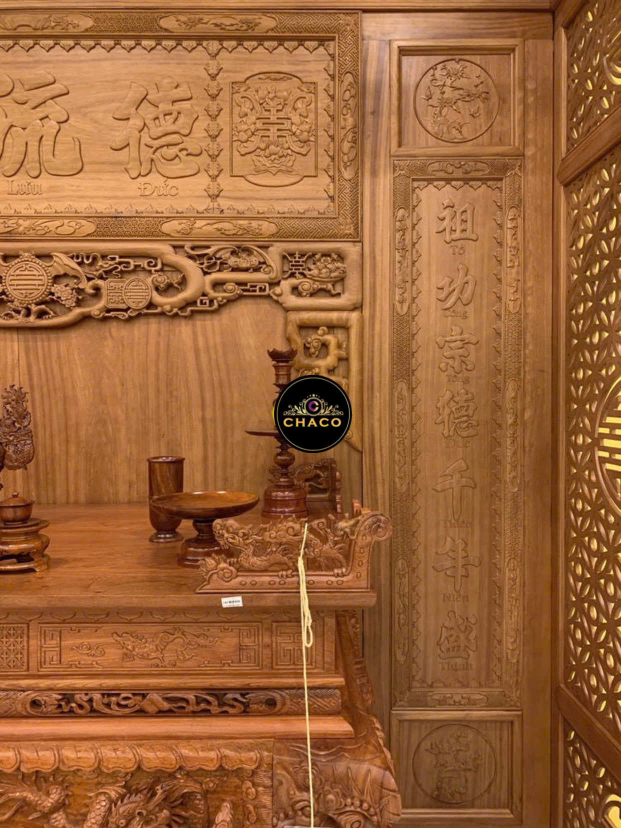 Bộ vách thờ gõ đỏ cổ kính sang trọng BVT01