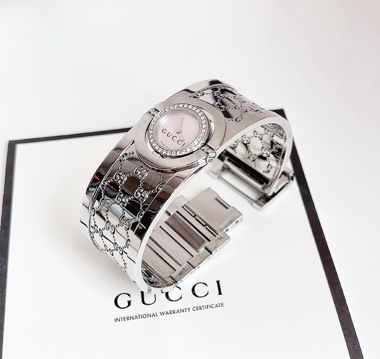 Gucci Twirl vỏ bạc mặt hồng