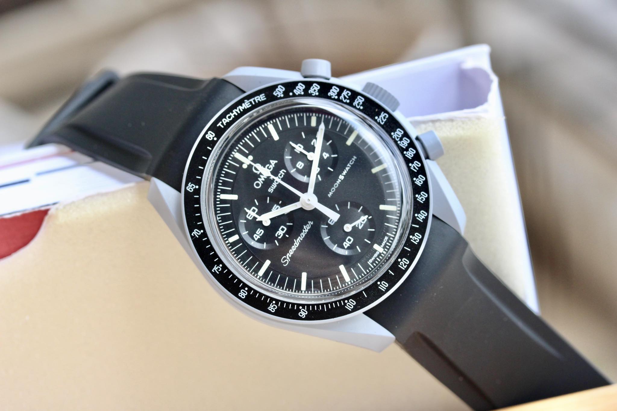 Omega MoonSwatch Mission to the Moon SO33M100