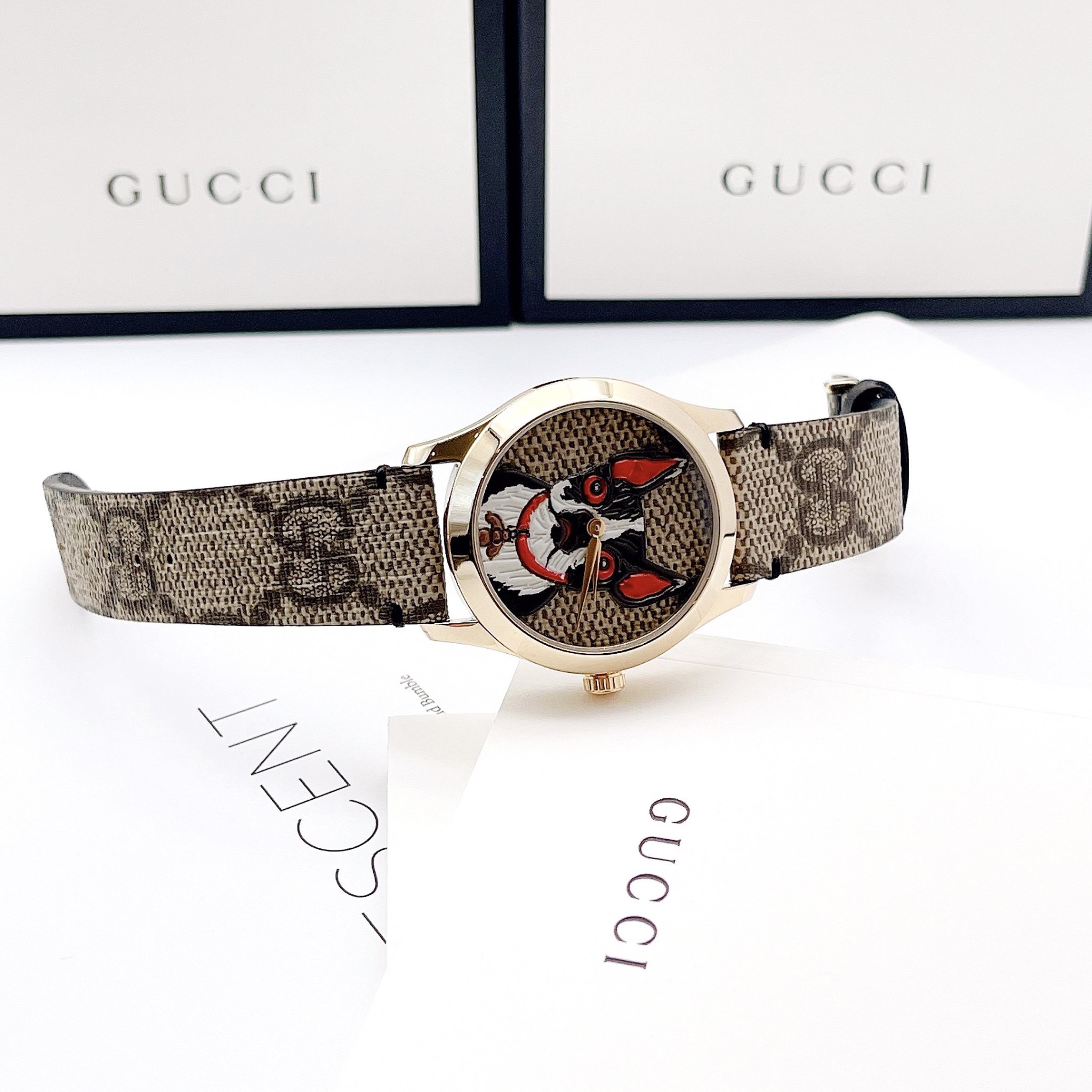 Gucci G-Timless (chó Bull)