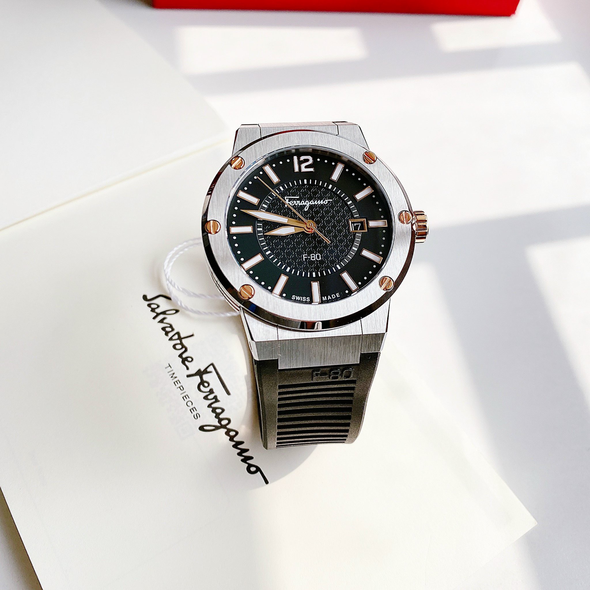 Salvatore Ferragamo F80 (dây cao su đen)