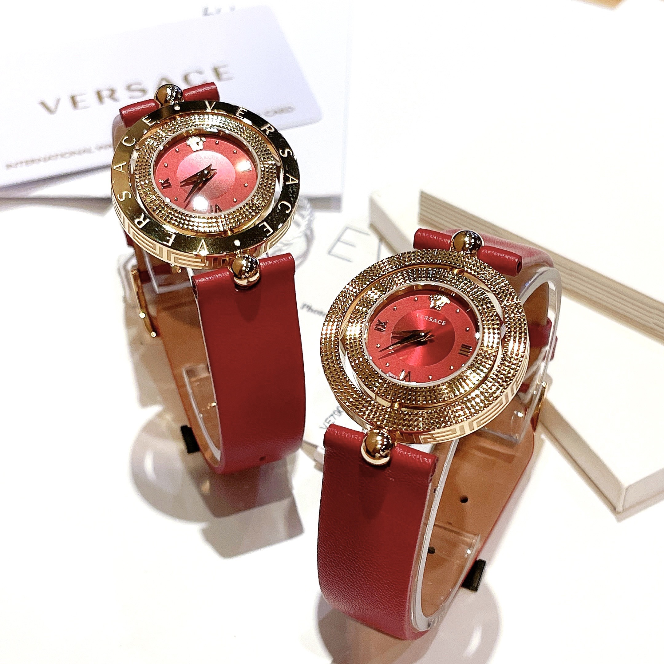 Versace Eon (da đỏ)