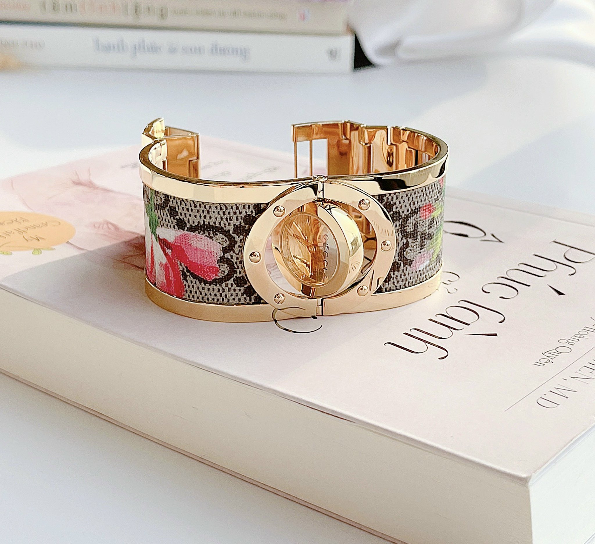 Gucci Twirl ( viền gold)