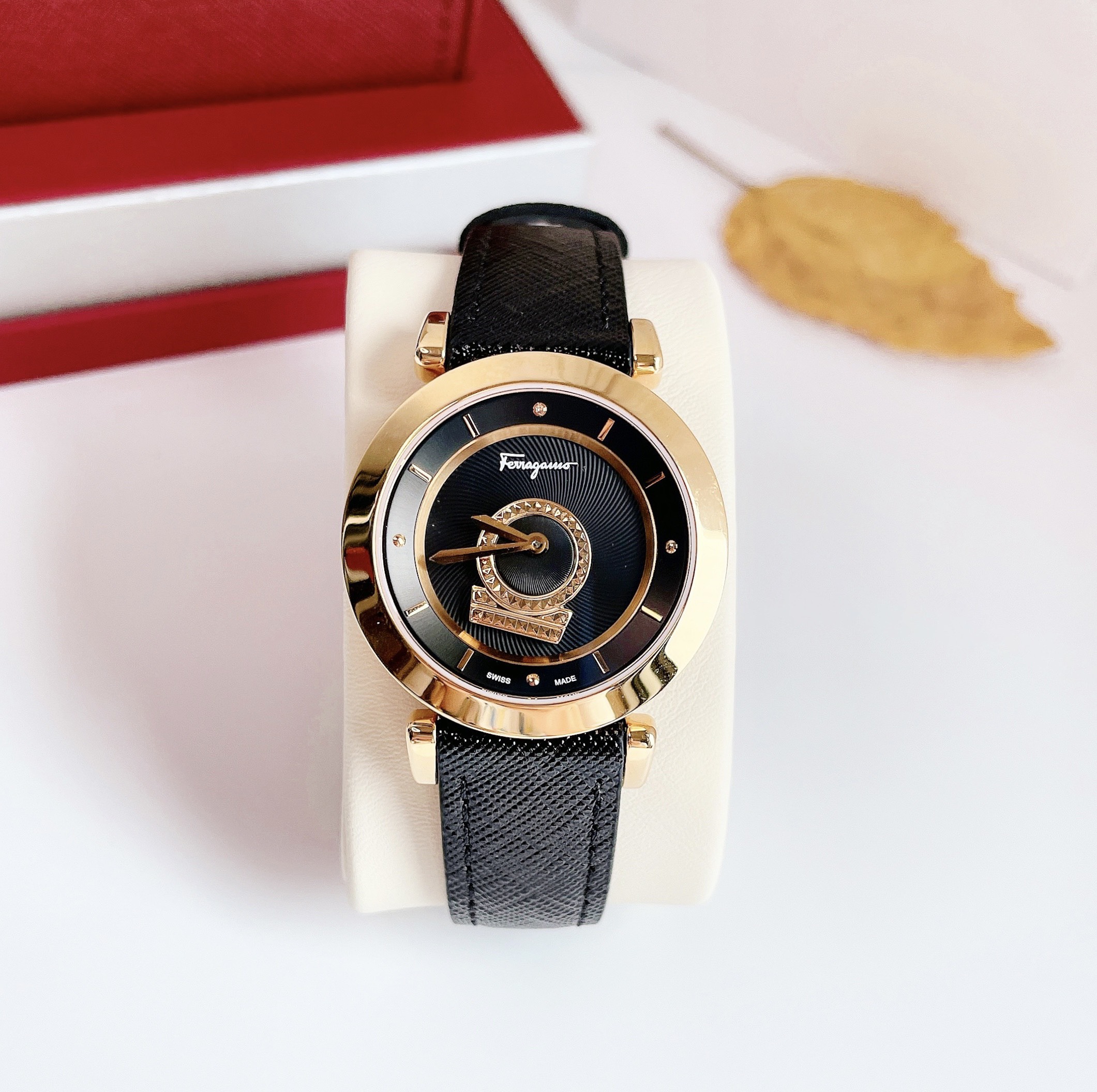 Salvatore Ferragamo Minuetto (viền vàng)