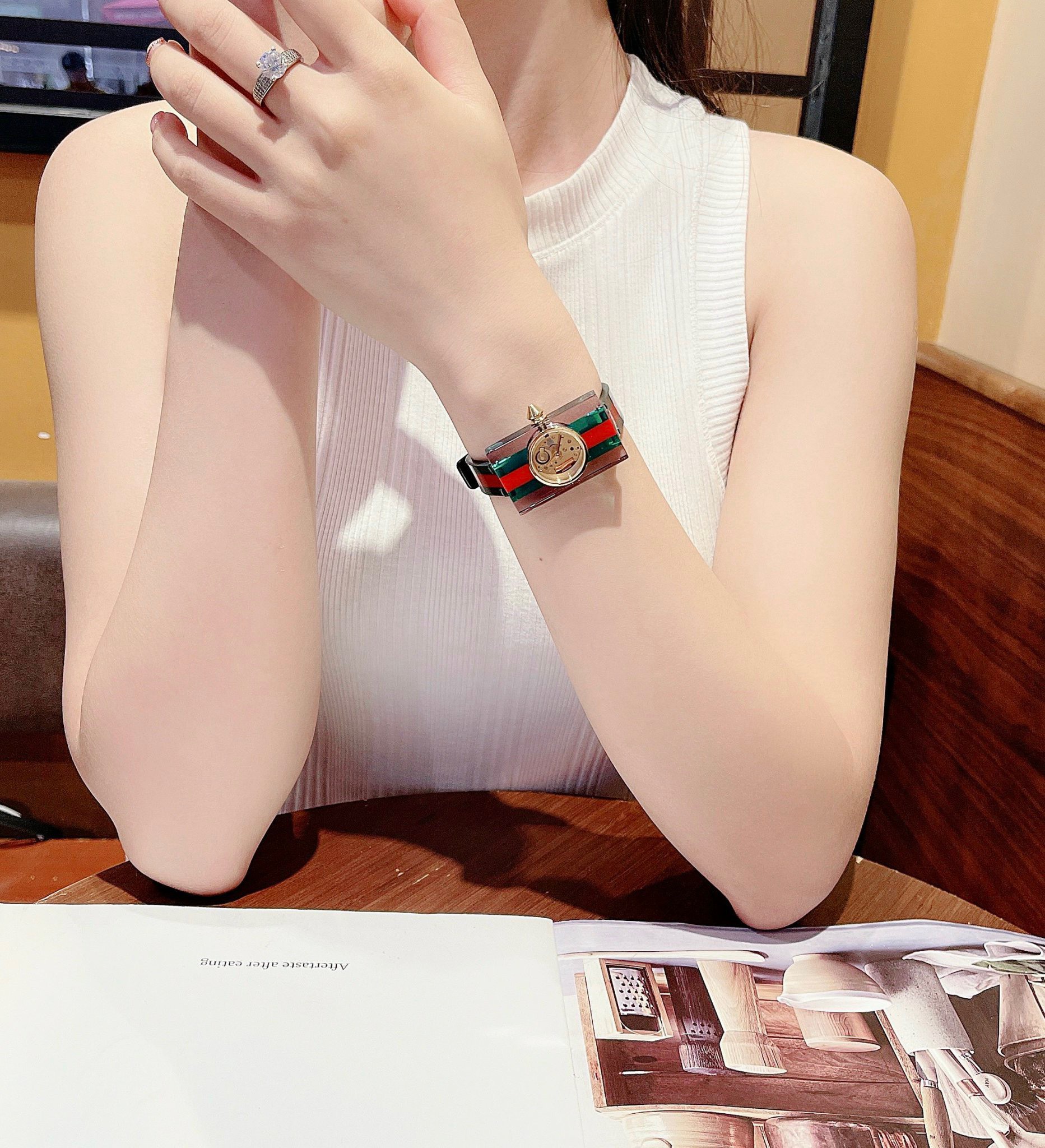 Gucci Plexiglas YA143505