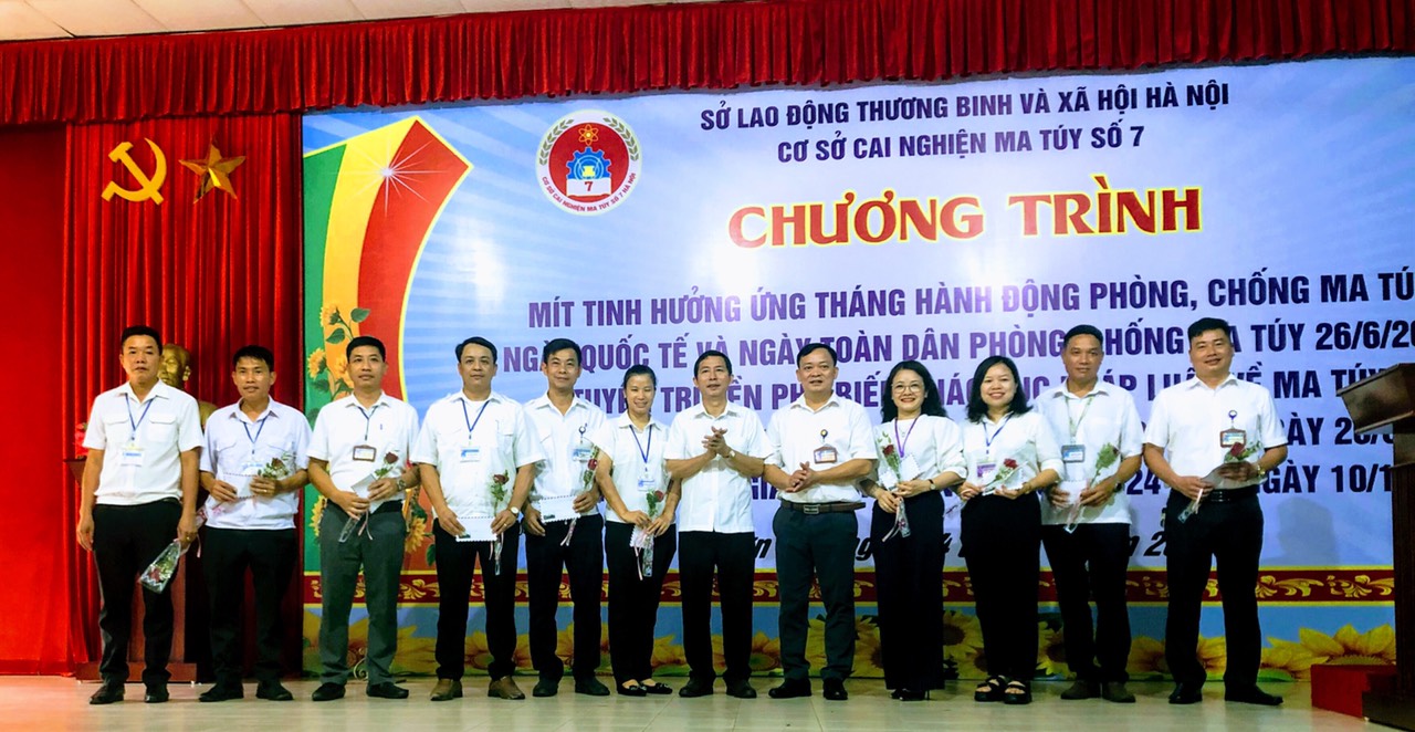 Cơ sở cai nghiện ma túy số 7 Hà Nội tổ chức Lế Mít tinh hưởng ứng  tháng hành động phòng chống ma túy, Ngày Quốc tế và Ngày toàn dân phòng, chống ma túy 26/6/2024; tổng kết giai đoạn thi đua từ ngày 03/02/2024 đến 26/6/2024, phát động thi đua giai đoạn từ ngày 26/6/2024 đến ngày 10/10/2024