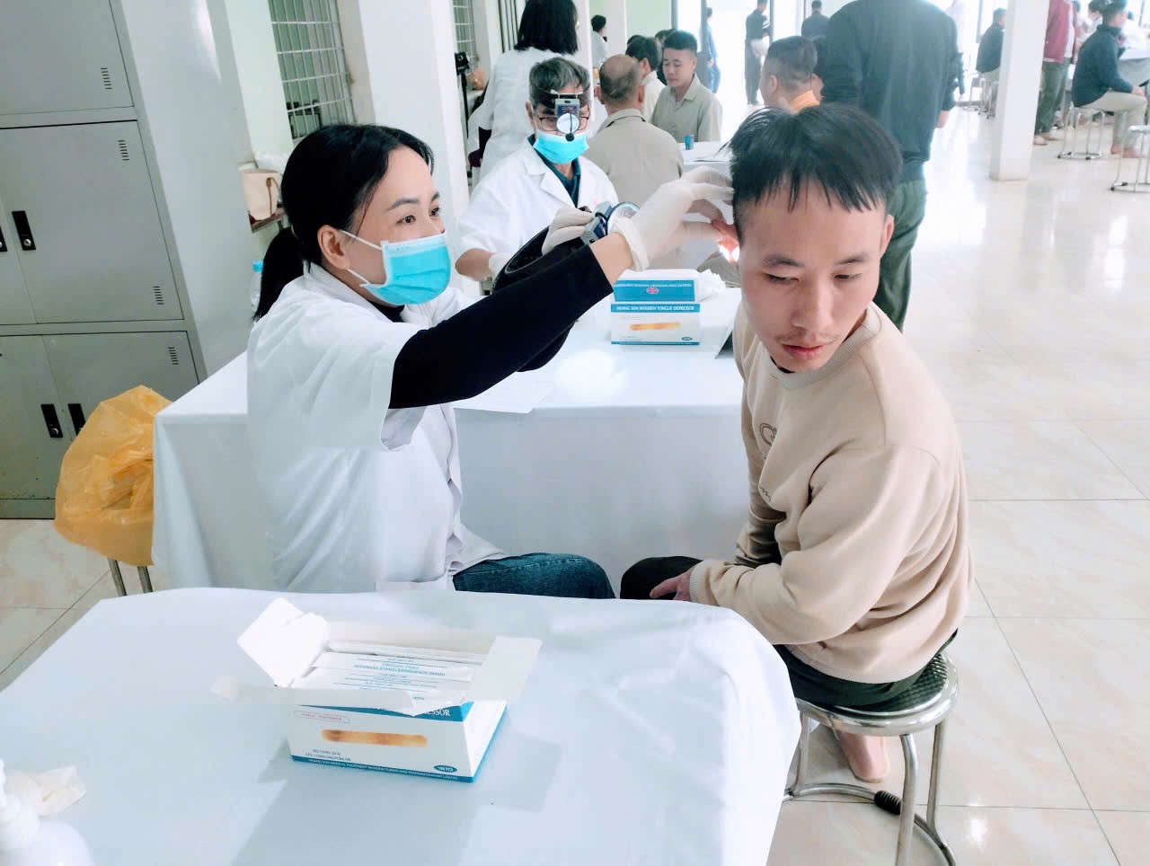 Cơ sở cai nghiện ma túy số 3 Hà Nội tổ chức khám sức khỏe định kỳ cho học viên