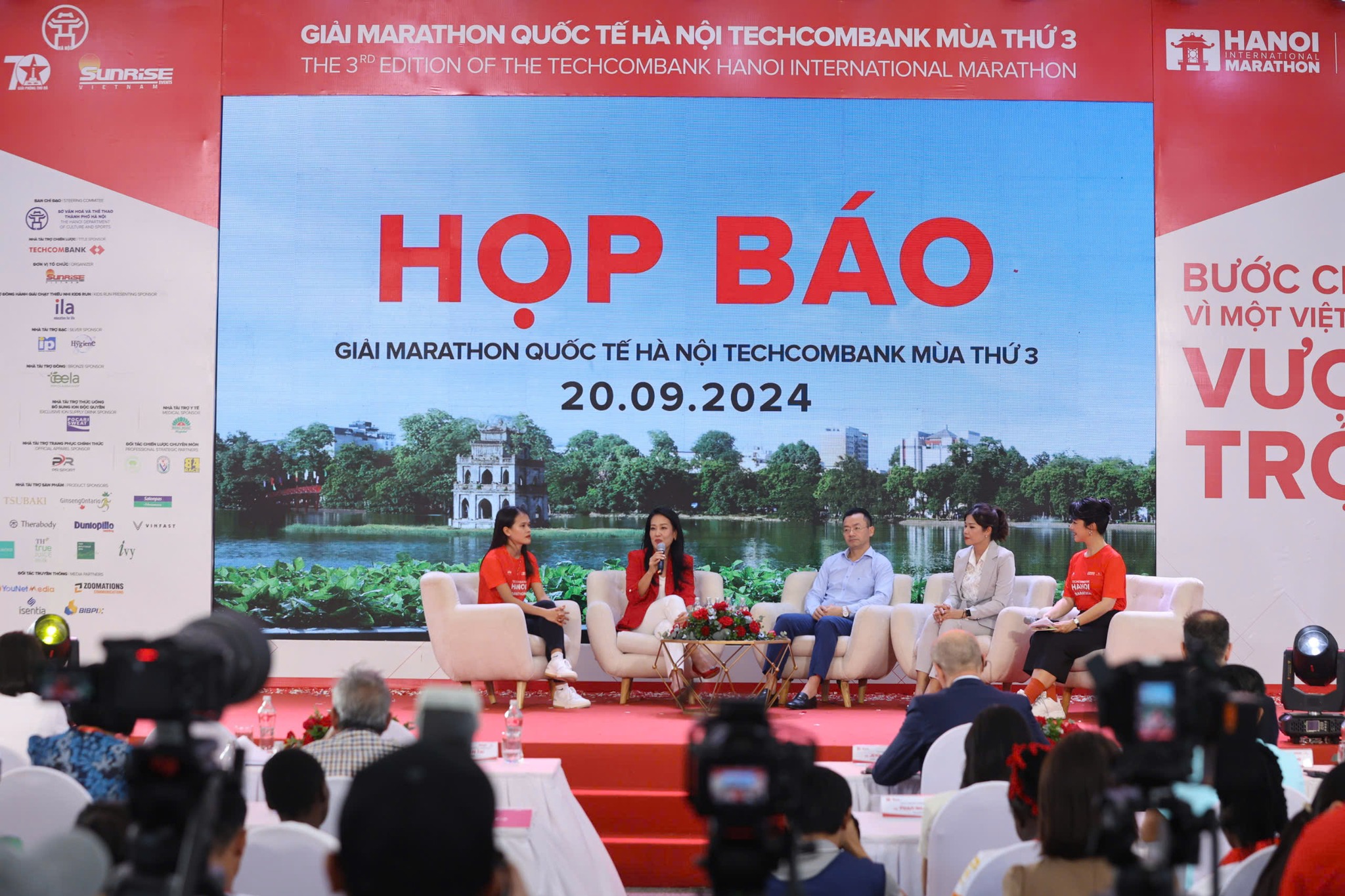 LỄ KHAI MẠC VÀ HỌP BÁO GIẢI MARATHON QUỐC TẾ HÀ NỘI TECHCOMBANK MÙA THỨ 3 | PR SPORT