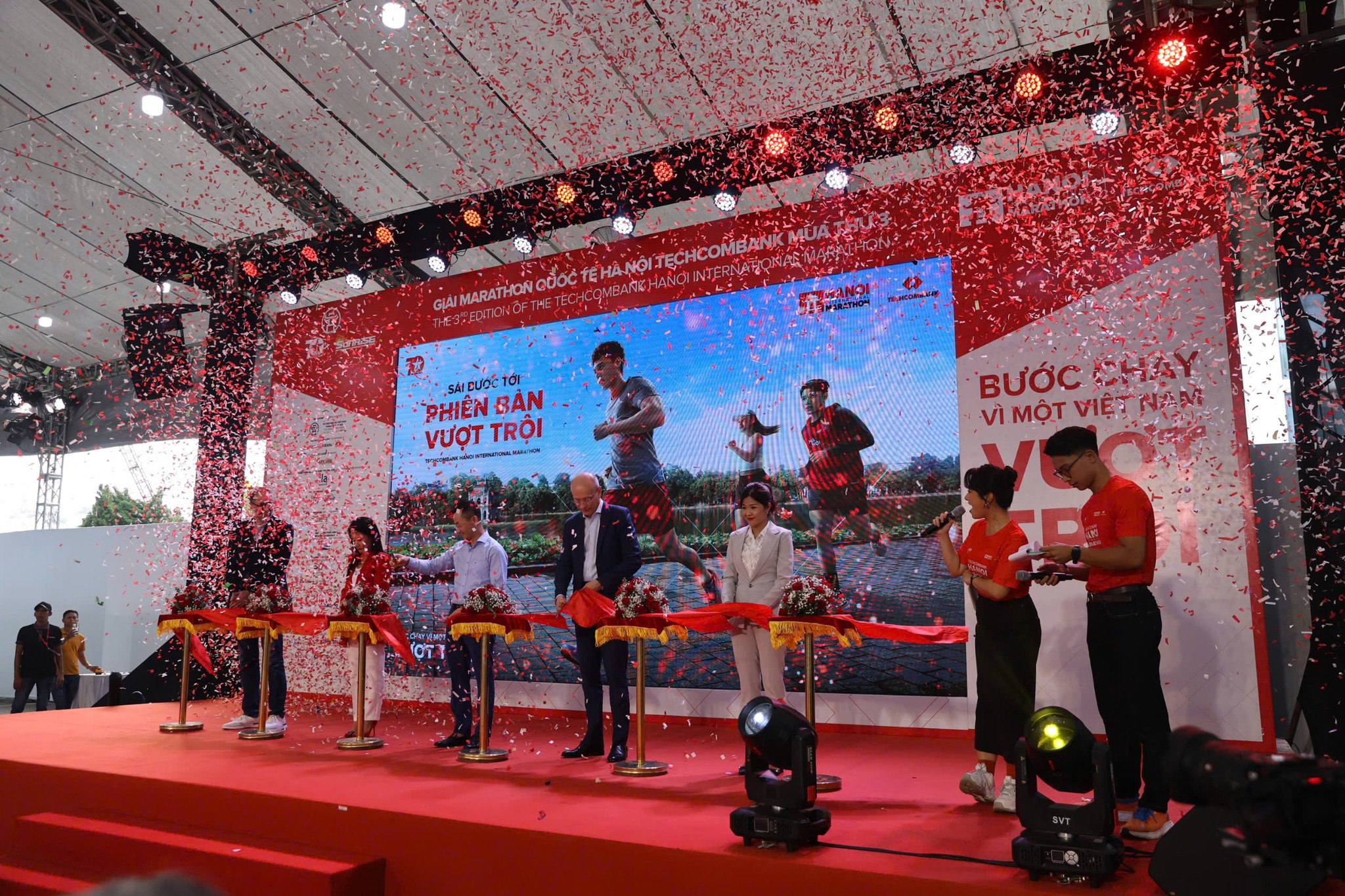 LỄ KHAI MẠC VÀ HỌP BÁO GIẢI MARATHON QUỐC TẾ HÀ NỘI TECHCOMBANK MÙA THỨ 3