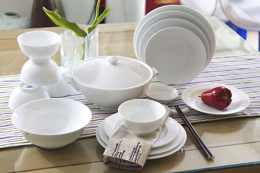 Đánh tan những vết ố bẩn trên đồ gốm sứ