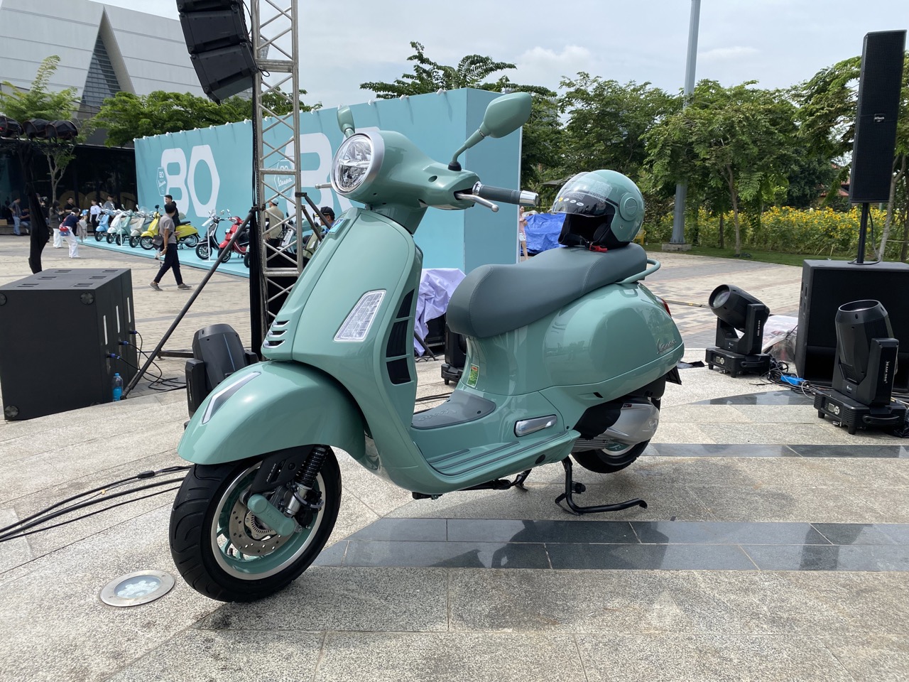 Vespa ra mắt bộ sưu tập 80 năm tại Việt Nam: Giá từ 106,5 triệu đồng, Sprint lần đầu dùng động cơ 180cc
