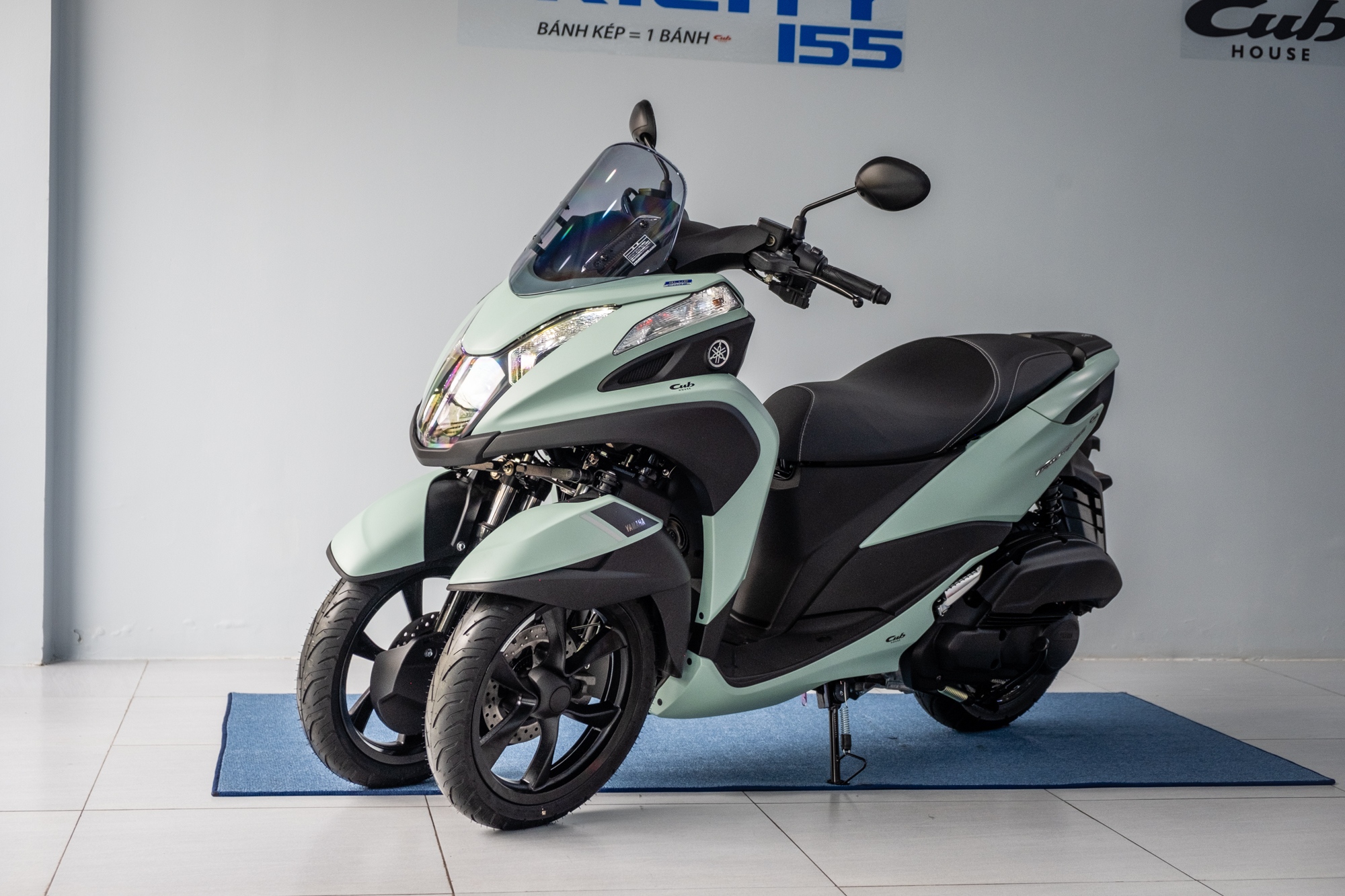 Tricity 155, mẫu xe 3 bánh nhưng lại dùng bằng lái 2 bánh. Đã có mặt tại Việt Nam