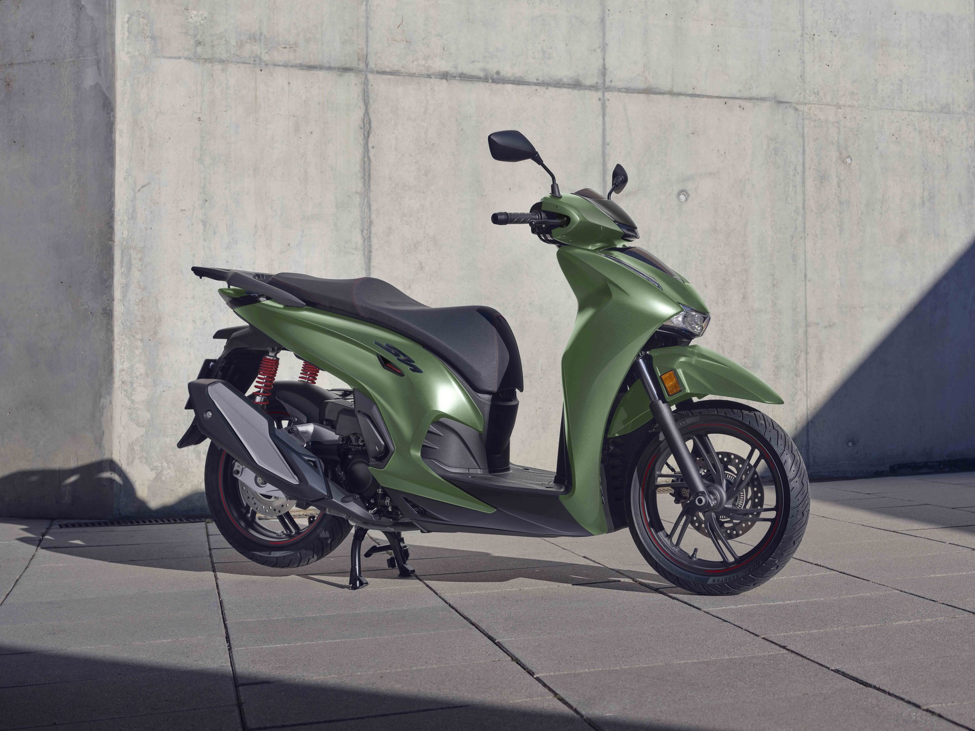 Honda SH350i 2025 ra mắt tại Việt Nam, thiết kế mới và nhiều tính năng cải tiến.