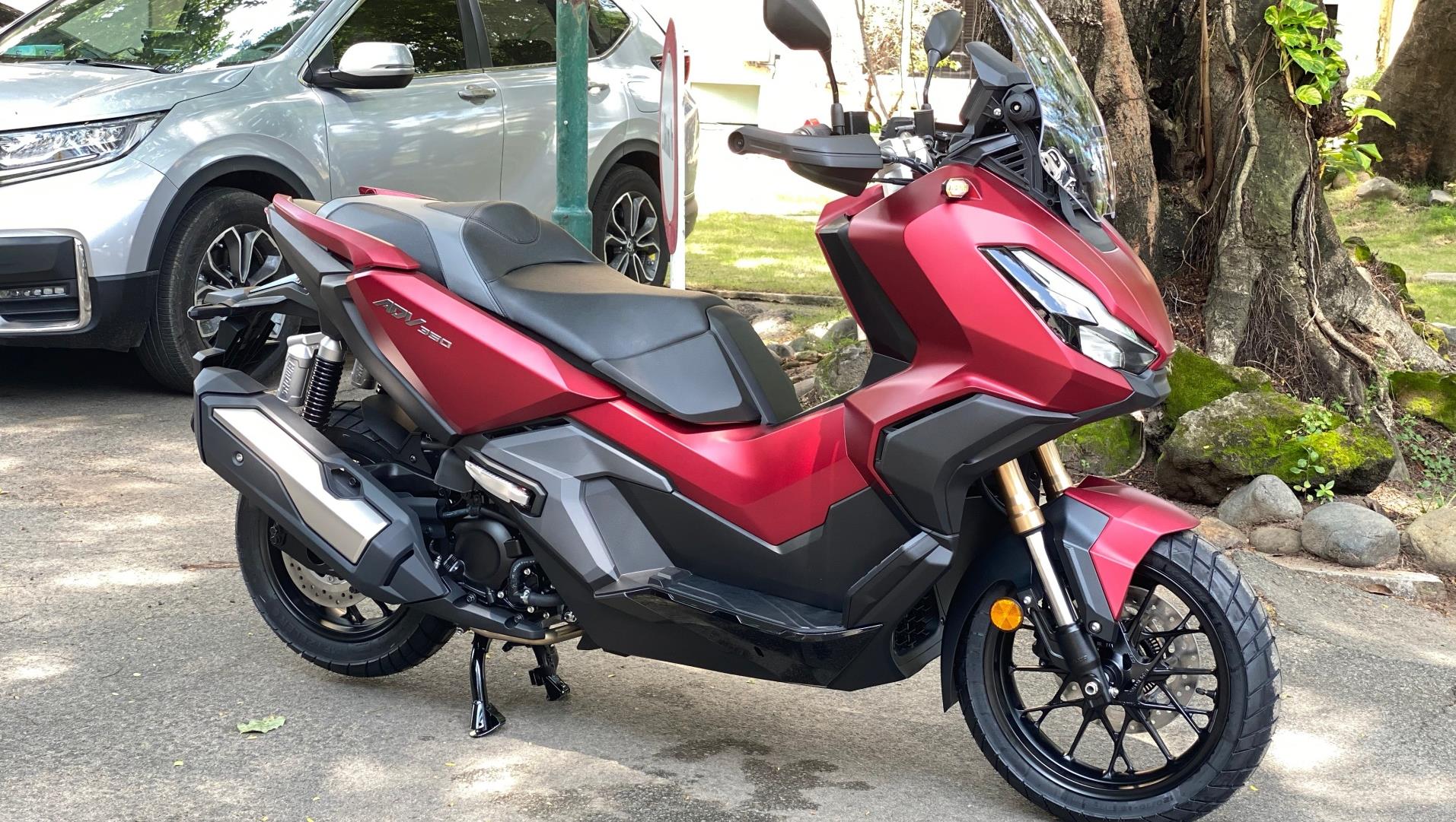 Hình ảnh thực tế của Honda ADV350 vừa về các đại lý trong nước - Sớm hơn một tuần so với công bố!