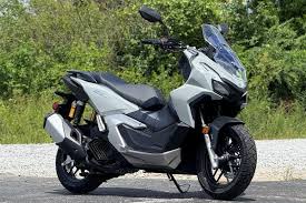 Hình ảnh thực tế Honda ADV160 2026 vừa có mặt tại đại lý – Thiết kế nâng cấp, hiện đại hơn mong đợi
