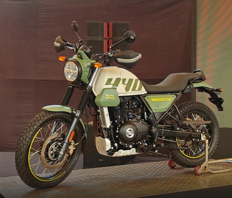 Trình làng 2025 Royal Enfield Scram 440 màu xanh quân sự, đẹp hút mắt