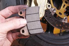 Khi nào thì nên thay má phanh xe máy?