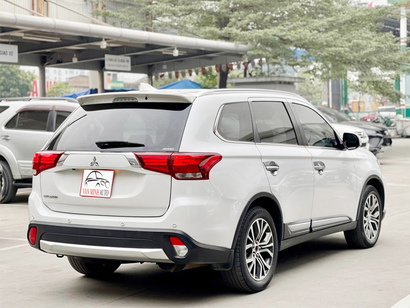 Bán xe Mitsubishi Outlander