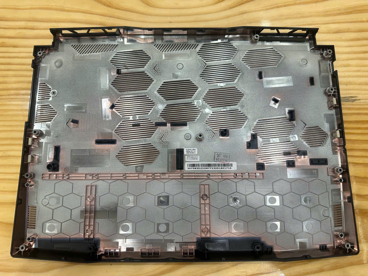 Vỏ D MSI GF66 MS-1581 MS-1582 MSI Bravo 15 B5DD MS-158K