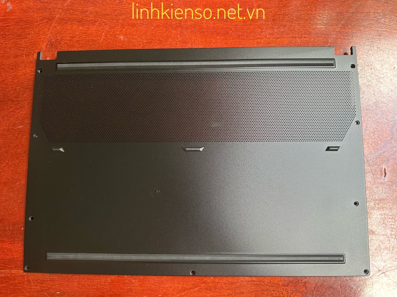Vỏ D MSI GS66 Stealth MS-16V1 Màu Đen mới