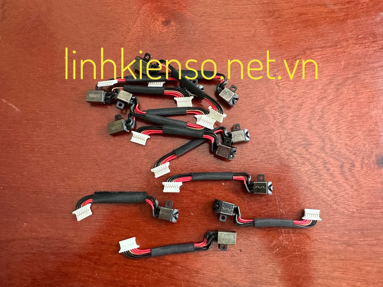 Dây nguồn Dell Inspiron 5370 Vostro 5471 P87G P88G mới