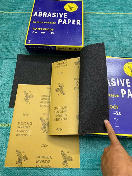 Giấy giáp thô P80 Đại Bàng, kích thước 230mmx280mm, màu đen