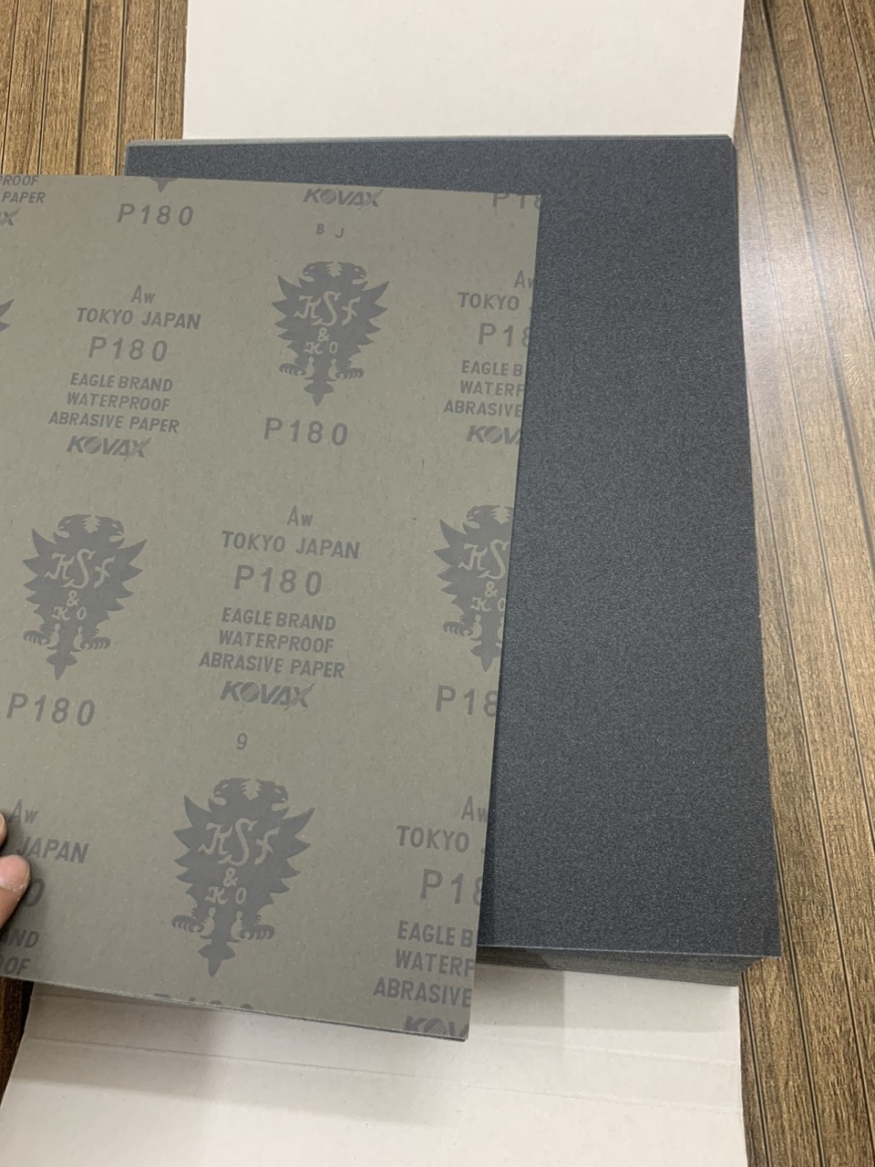 Giấy giáp Kovax P180 Nhật Bản kích thước 9''x11'' màu đen chịu nước