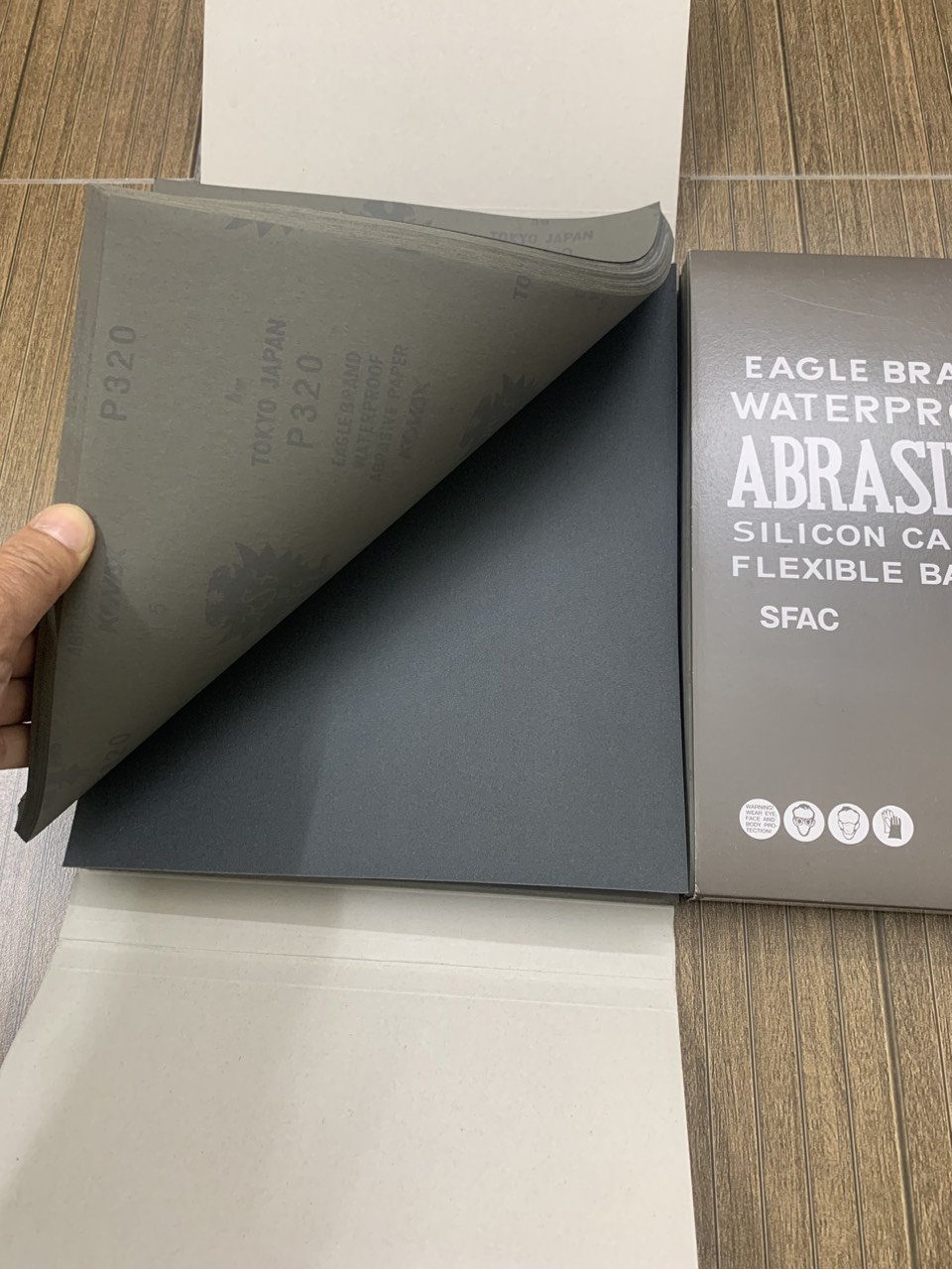 Giấy giáp Kovax P320 Nhật Bản kích thước 9''x11'' màu đen chịu nước