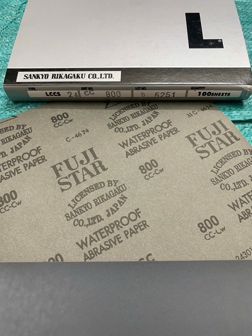 Giấy giáp mịn P800 Fujistar Sankyo, kích thước 230mmx280mm màu đen